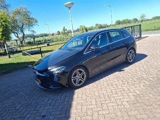 Unfallwagen Mercedes B-klasse 180d  116pk navi clima amg uitvoering 2019/8
