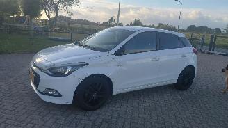 Voiture accidenté Hyundai I-20 1.2i 5drs airco   84pk 2016/3