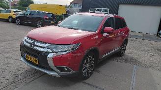 damaged passenger cars Mitsubishi Outlander 2.0i  150pk automaat   clima navi 2017/1