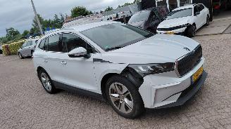 Schadeauto Skoda Enyaq 204pk   clima navi    80kw accu 2022/2