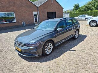 Schadeauto Volkswagen Passat 1.4 tsi phev  156pk navi 2021/1