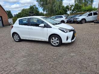 Unfallwagen Toyota Yaris 1.5 hybrid navi  clima 2016/6