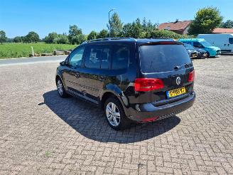 damaged passenger cars Volkswagen Touran 1.4 tsi  140pk  automaat   7 persoons 2012/7