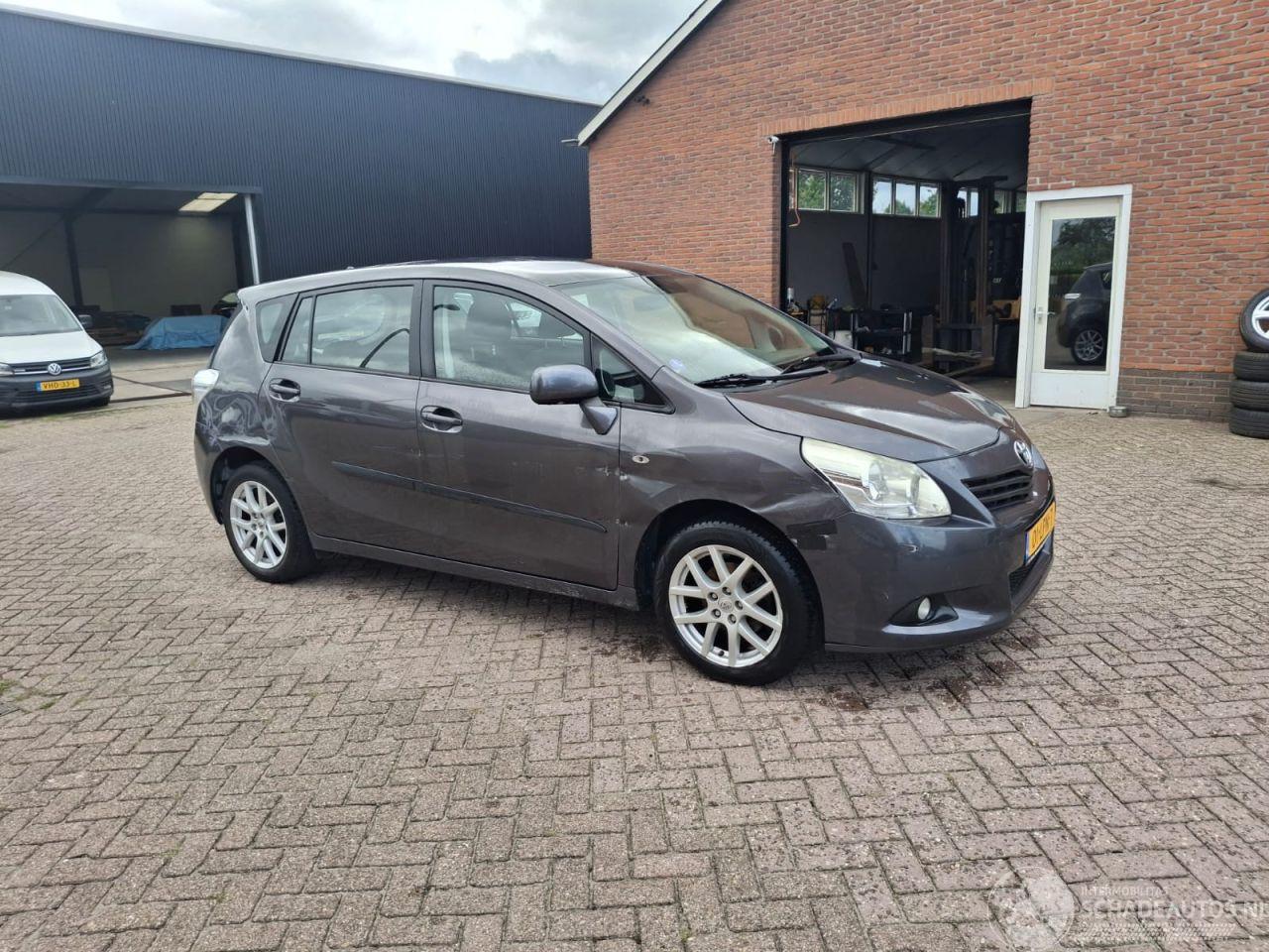Toyota Verso 1.8 vtti  147pk navi clima  pano