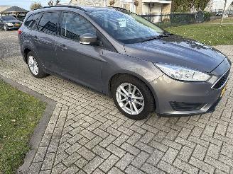 Ford Focus 1.0 TREND EDITION LICHTE SCHADE! BOUWJAAR 2015  3500 EURO picture 5