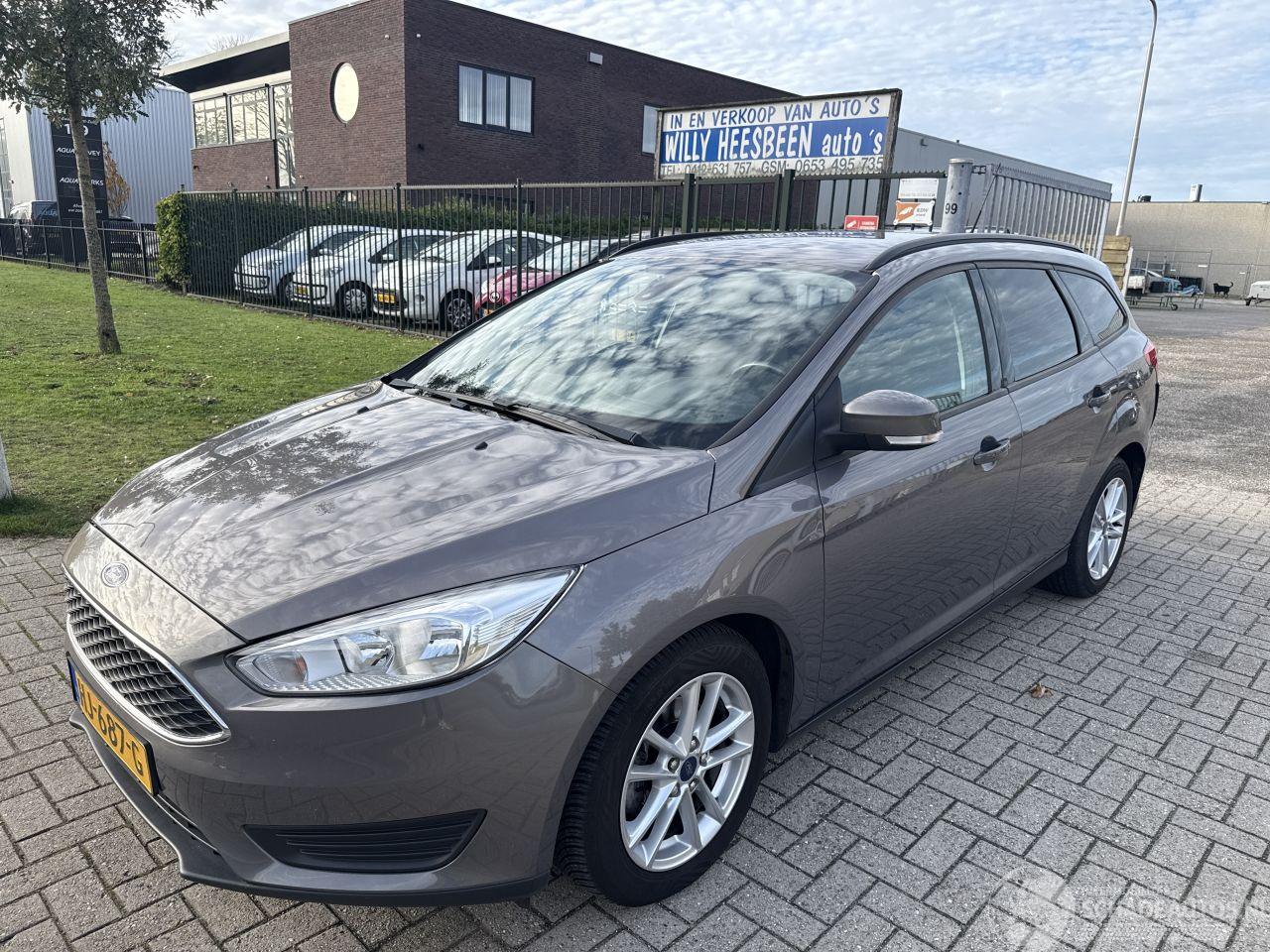 Ford Focus 1.0 TREND EDITION LICHTE SCHADE! BOUWJAAR 2015  3500 EURO