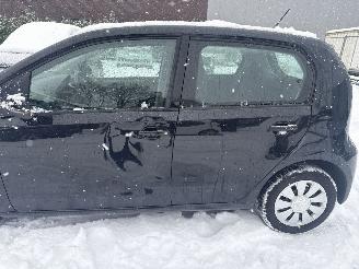 Volkswagen Up! 1.0 BLEUMOTION LICHTE SCHADE! 151000 KM BOUWJAAR 2019 5500 EURO picture 2