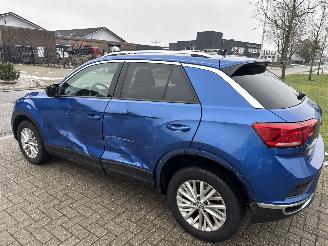 Volkswagen T-Roc 1.0 TSI 116 PK PORTIEREN SCHADE BOUWJAAR 2018 RIJDBAAR! 9500 EUR picture 2
