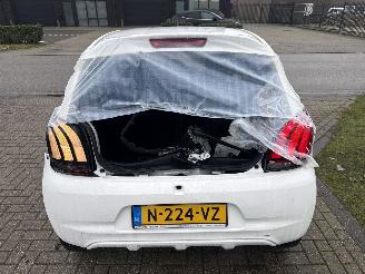 Peugeot 108 1.0e VTI ALLURE LICHTE SCHADE BOUWJAAR 2022  6999 EURO VAST picture 4