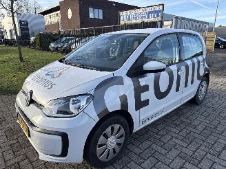 damaged passenger cars Volkswagen Up! 1.0 UP! COMPLETE UITVOERING RIJDBAAR BOUWJAAR 2020 4999 VAST 2020/11