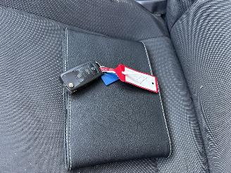 Volkswagen Up! 1.0 UP! COMPLETE UITVOERING RIJDBAAR BOUWJAAR 2020 4999 VAST picture 11