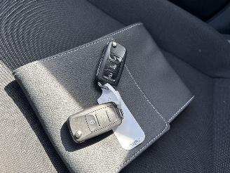 Volkswagen Up! 1.0 UP! LICHTE SCHADE! 2e EIGENAAR BOUWJAAR 2019  5650 EURO picture 11