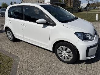 Volkswagen Up! 1.0 UP! LICHTE SCHADE! 2e EIGENAAR BOUWJAAR 2019  5650 EURO picture 5