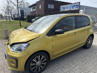 Schadeauto Volkswagen Up! 1.0 BMT HIGH UP! BOUWJAAR 2017 VASTE PRIJS 4999 EURO 2017/2