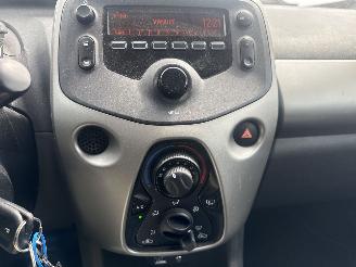 Peugeot 108 1.0e-VTI BLEU LION 74463 KM BOUWJAAR 2017 LICHTE SCHADE! 4600 picture 12
