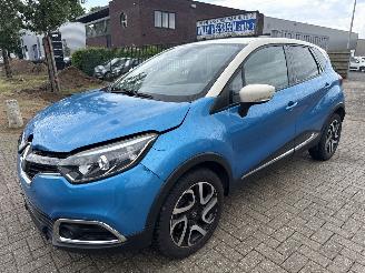 Damaged car Renault Captur 1.2 TCE DYNAMIQUE AUTOMAAT RIJDBAAR BOUWJAAR 2016  6150 EURO 2016/12