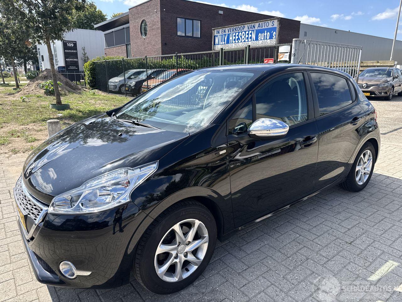 Peugeot 208 1.2 PURETECH STYLE LICHTE SCHADE! 99065 NAP 2015  2650 EURO