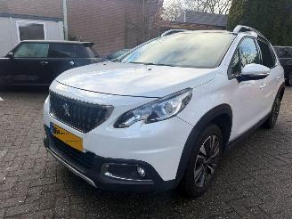 Schadeauto Peugeot 2008 1.2 puretech Allure navi pano camera 2017/2