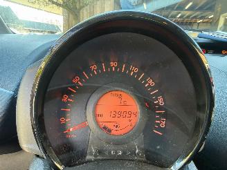 Peugeot 108 1.0 E-VTI 5DRS AIRCO picture 19