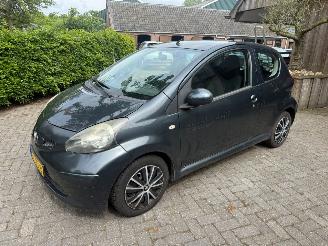 Voiture accidenté Toyota Aygo 1.0 2005/8