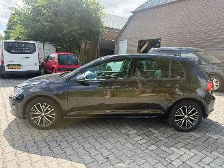 Schadeauto Volkswagen Golf 1.6 TDI AUT ALLSTAR NAVI NETTE AUTO 2016/11