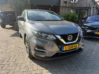 Damaged car Nissan Qashqai 1.3 AUTOMAAT NAVI CAMERA STOELVERWARMING KEYLESS 2020/4