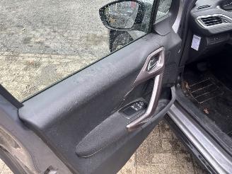 Peugeot 2008 1.2 VTI ACTIVE PACK AUTOMAAT RIJDBARE SCHADE picture 14