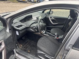 Peugeot 2008 1.2 VTI ACTIVE PACK AUTOMAAT RIJDBARE SCHADE picture 10