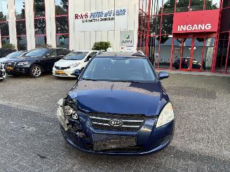 damaged passenger cars Kia Cee d 1.6 SPORTY WAGON 2009/3