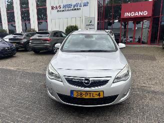 krockskadad bil auto Opel Astra SPORTS TOURER 1.4 T EDITION 2011/3