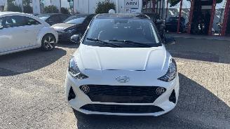 skadebil auto Hyundai I-10 1.0i blue comfort smart 5p 49kW 2023/1