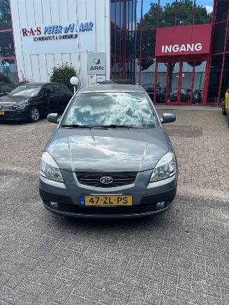 Damaged car Kia Rio  2008/3
