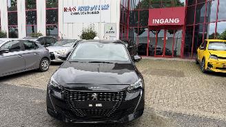 Damaged car Peugeot 208 1.2 PureTech 75 Active 2024/1