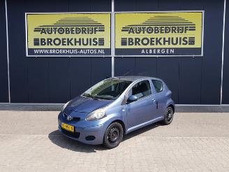 damaged passenger cars Toyota Aygo 1.0-12V Access 2009/9