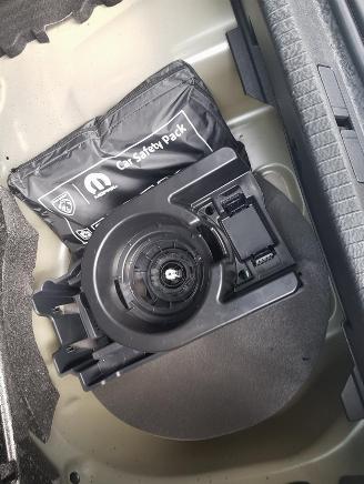 Peugeot 208 1.2 PureTech 100 Style picture 25