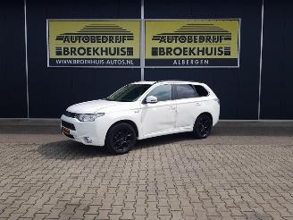 Voiture accidenté Mitsubishi Outlander 2.0 PHEV instyle 2013/12