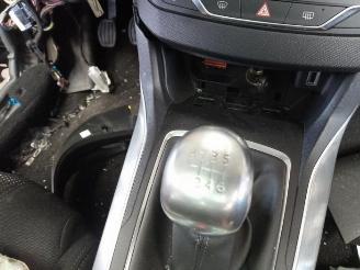 Peugeot 308 308 SW (L4/L9/LC/LJ/LR), Combi 5-drs, 2014 / 2021 1.2 12V e-THP PureTech 130 picture 30