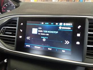 Peugeot 308 308 SW (L4/L9/LC/LJ/LR), Combi 5-drs, 2014 / 2021 1.2 12V e-THP PureTech 130 picture 25