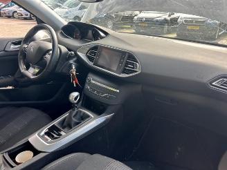 Peugeot 308 308 SW (L4/L9/LC/LJ/LR), Combi 5-drs, 2014 / 2021 1.2 12V e-THP PureTech 130 picture 23