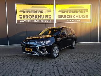 Unfallwagen Mitsubishi Outlander 2.4 PHEV Intense 2019/1