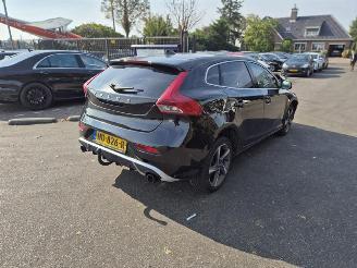 Avarii autoturisme Volvo V-40 2.0 D2 16V 2015/10