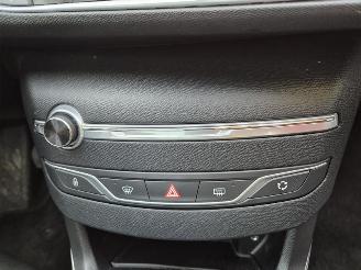 Peugeot 308 1.2 12v picture 10