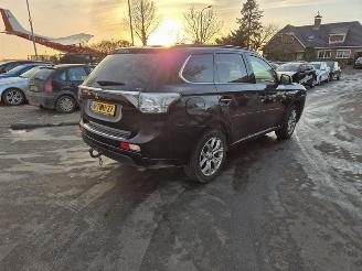 Avarii autoturisme Mitsubishi Outlander 2.0 16v PHEV 4x4 2014/3