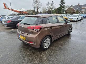 Vaurioauto  passenger cars Hyundai I-20 1.2 i 2015/6