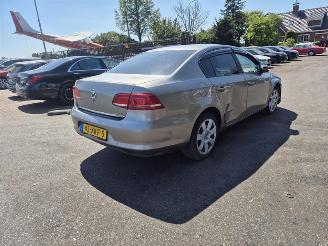 Coche accidentado Volkswagen Passat 1.6 TDi 2012/6