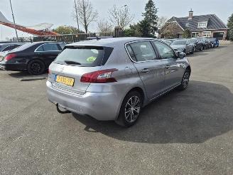 krockskadad bil auto Peugeot 308 1.2 12v THP 2014/11