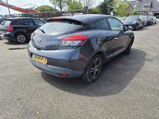 Damaged car Renault Mégane Coupe 1.6 16v 2010/11