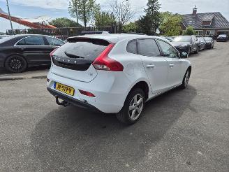 Damaged car Volvo V-40 2.0 T2 2016/6