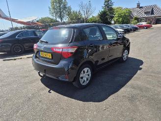 damaged passenger cars Toyota Yaris 1.5 16v 2017/11