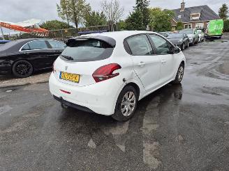 Damaged car Peugeot 208 1.2 Vti 2018/4